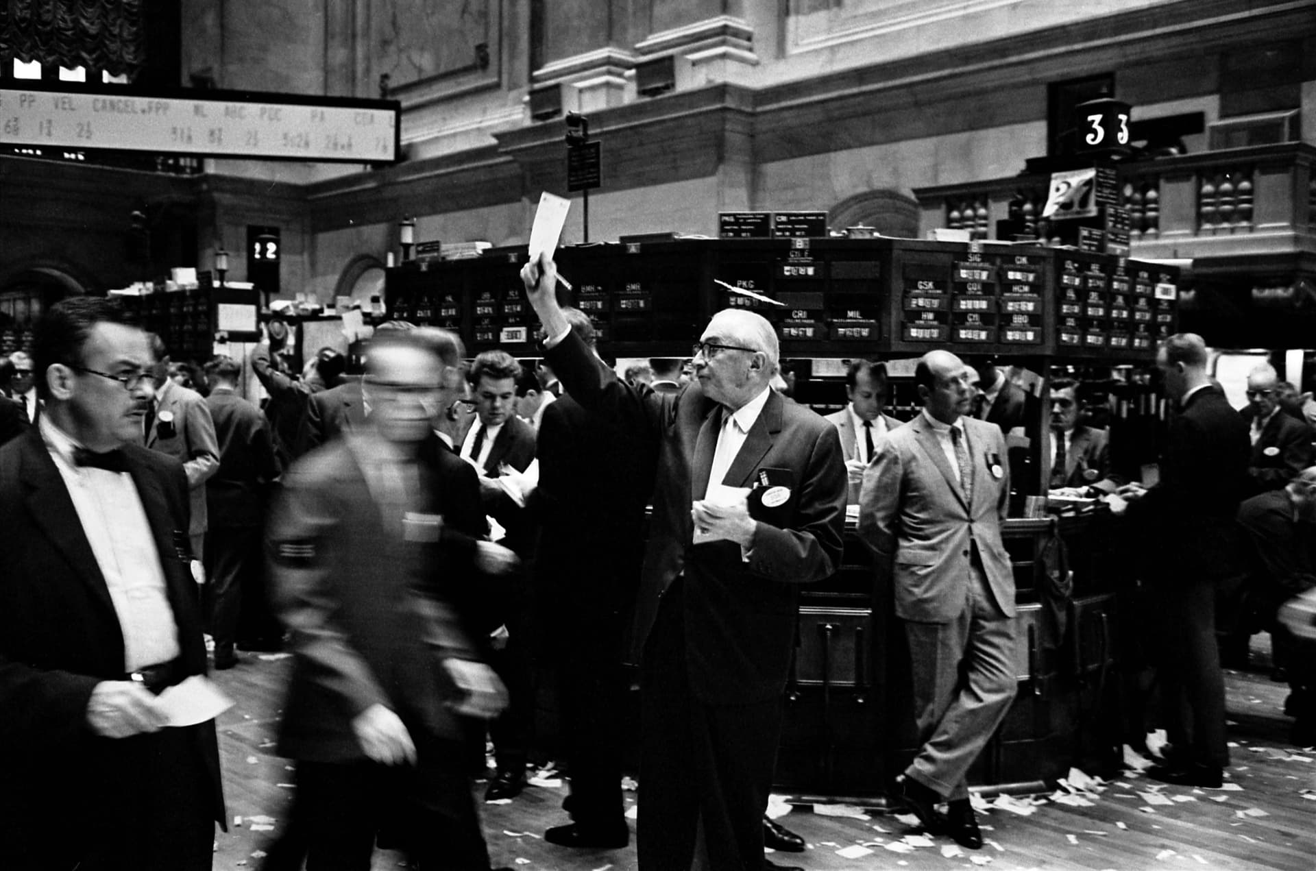 Traders on the NYSE floor
